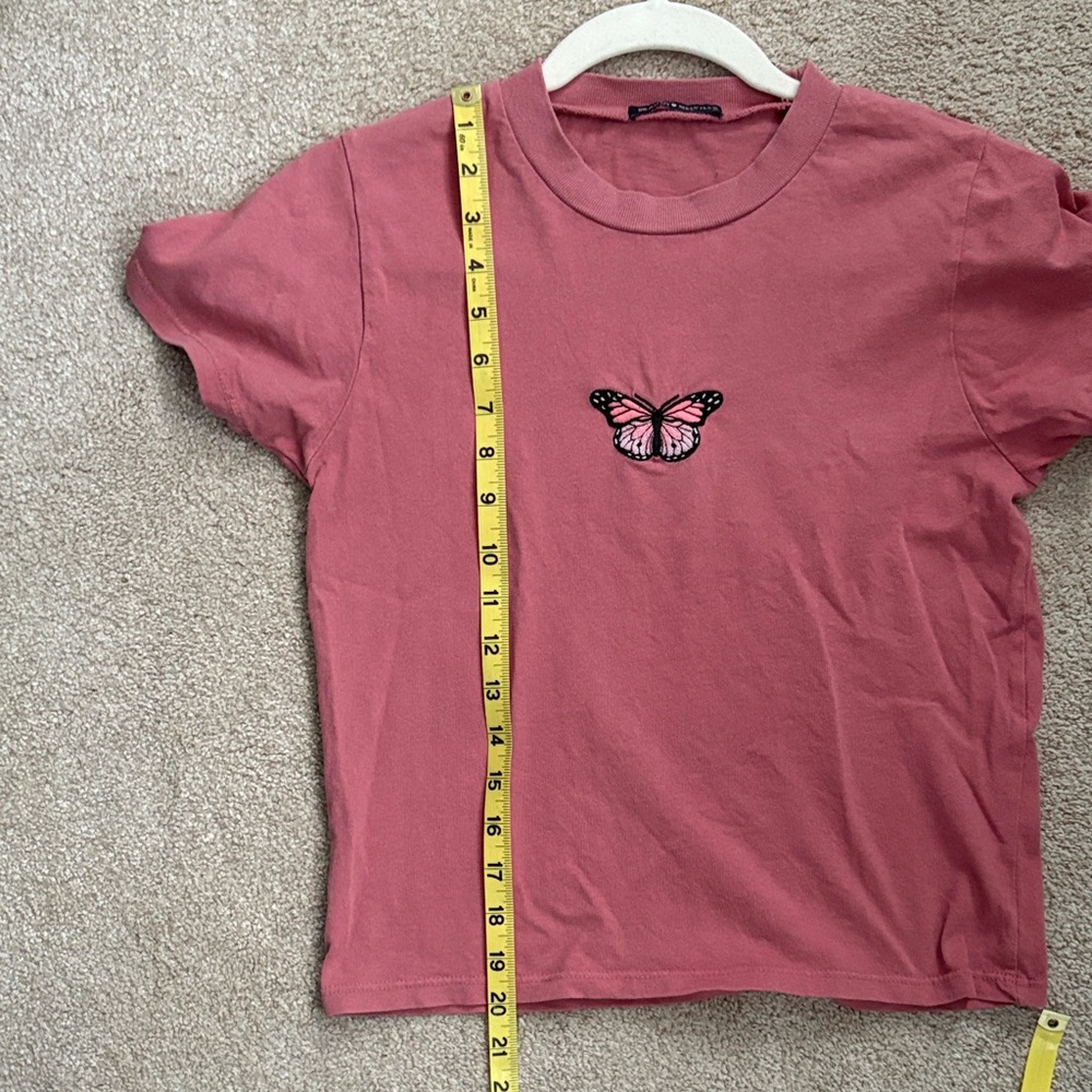 Brandy Melville Butterfly Embroidered Mauve/Pink Cropped T-Shirt - Picture 6 of 6